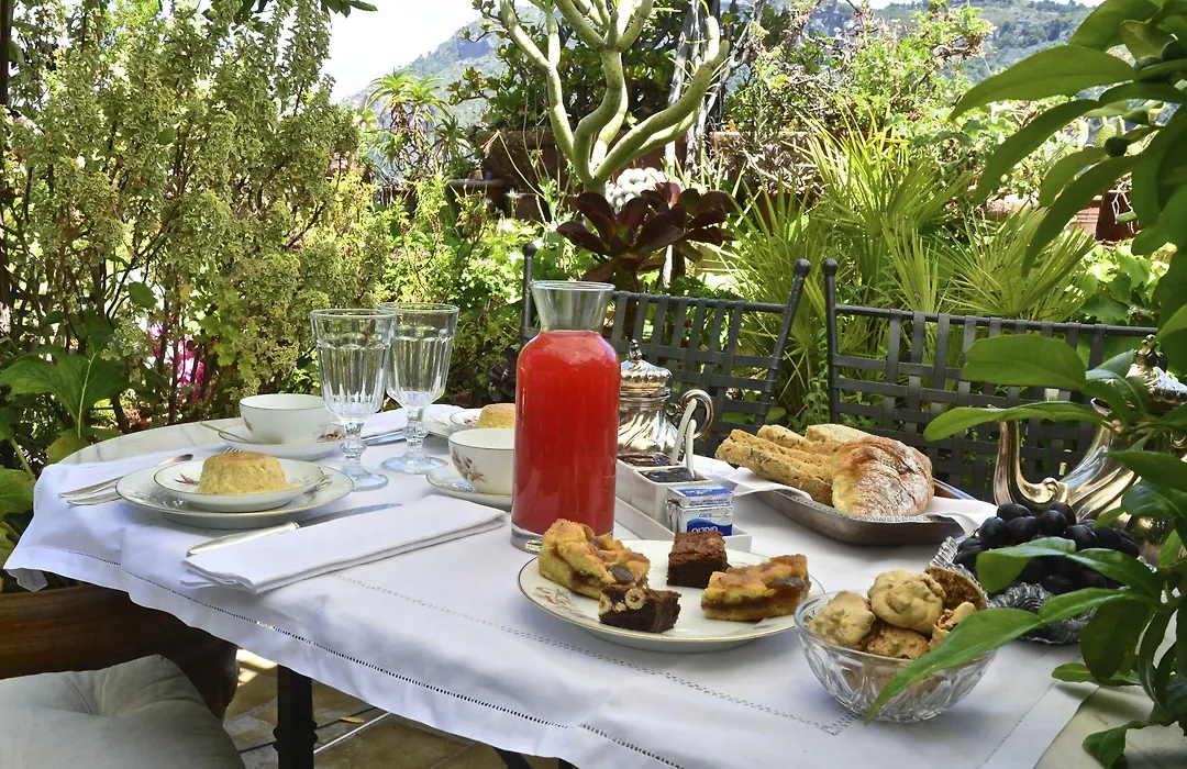 La Terrazza Dei Pelargoni B&B-1